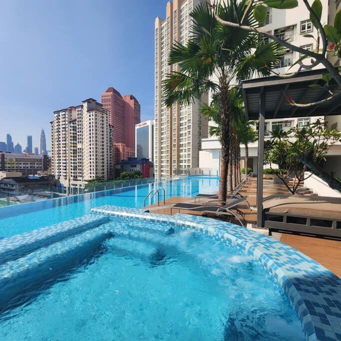 M 2-7pax 200mbpswifi Near Mrt Lrt Hkl Ijn Apartment