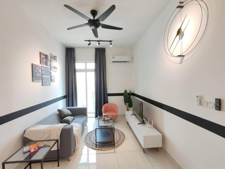 M 2-7pax 200mbpswifi Near Mrt Lrt Hkl Ijn Apartment